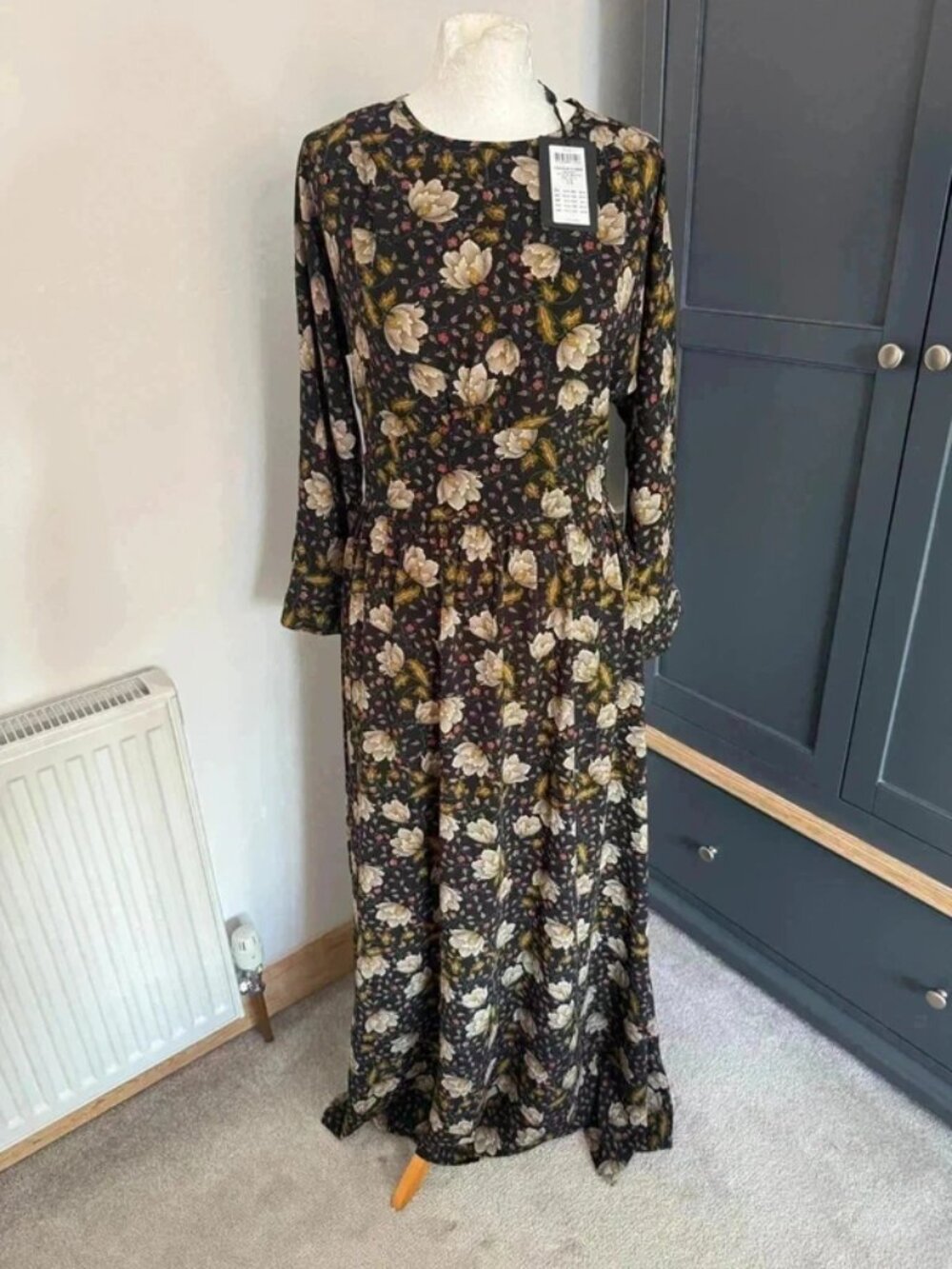 YAS black floral dress Size 10 new style 'awesome'